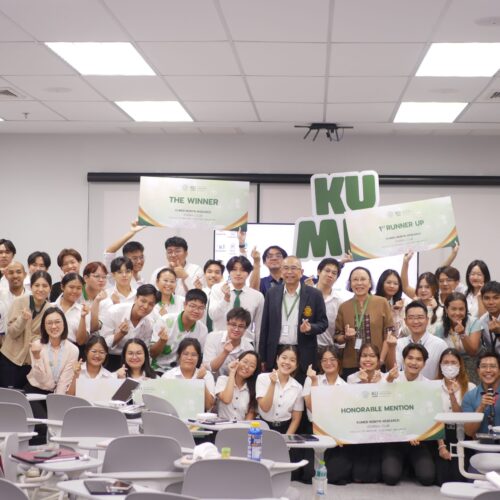 First-year medical students participated in the Journal Club activity under the KUMED Nontri Research project.