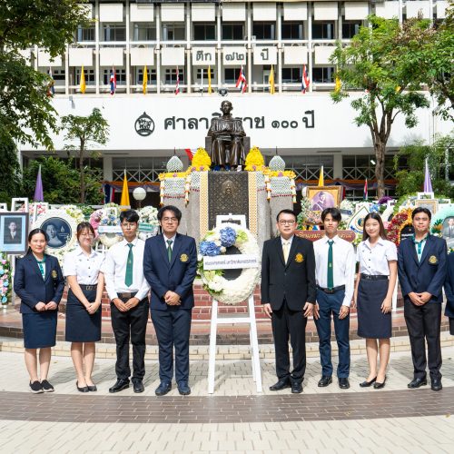 คณะแพทยศาสตร์ มหาวิทยาลัยเกษตรศาสตร์ พร้อมด้วยคณาจารย์ บุคลากร และนิสิต ร่วมพิธีวางพวงมาลาถวายสักการะพระราชานุสาวรีย์ สมเด็จพระมหิตลาธิเบศร อดุลยเดชวิกรม พระบรมราชชนก เนื่องในวันมหิดล ประจำปี 2568