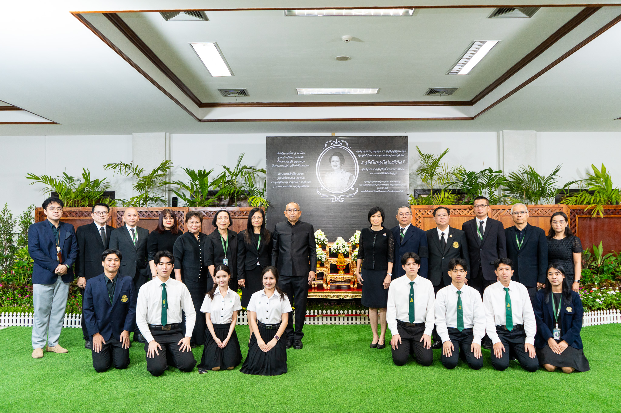 คณะแพทยศาสตร์ มหาวิทยาลัยเกษตรศาสตร์ เข้าร่วมพิธีน้อมถวายความอาลัย แด่พระผู้เสด็จสู่สวรรคาลัย สมเด็จพระนางเจ้าสิริกิติ์ พระบรมราชินีนาถ พระบรมราชชนนีพันปีหลวง