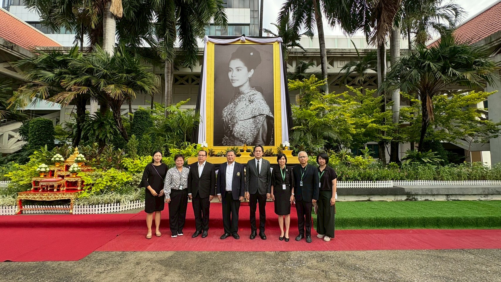 คณะแพทยศาสตร์ มหาวิทยาลัยเกษตรศาสตร์ ร่วมพิธีบำเพ็ญกุศลทำบุญตักบาตร เพื่ออุทิศถวายเป็นพระราชกุศล แด่สมเด็จพระนางเจ้าสิริกิติ์ พระบรมราชินีนาถ พระบรมราชชนนีพันปีหลวง