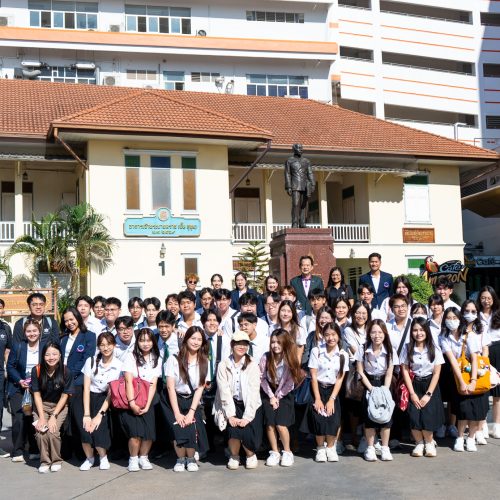 ทริปพาลูกเจี๊ยบขึ้นรถบัสไปสุพรรณณณณ