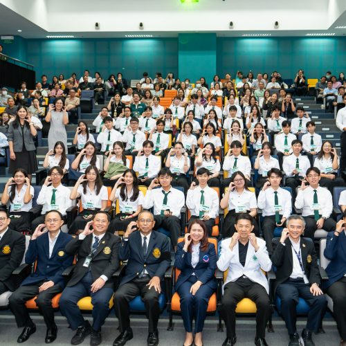 9 มิถุนายน 2569 รวมภาพบรรยากาศแห่งความประทับใจในกิจกรรมปฐมนิเทศและทำสัญญานิสิตแพทย์ชั้นปีที่ 1 ประจำปีการศึกษา 2569